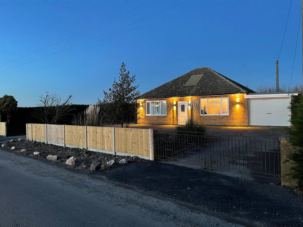 2 Bedroom Detached Bungalow With Hot Tub And Secure Garden And Parking - Pet Friendly On 7 Acres Of Land Boston Exterior photo
